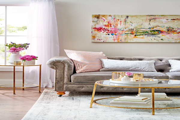 Flawless Ways to Style a Gray Sofa