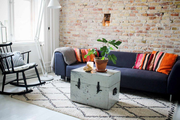 Minimalist Bohemian Living Rooms for a Chic and Breezy Space