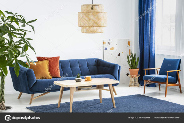 Sessel Und Sofa Blauem Und Orangefarbenem Wohnraum Mit Lampe Über