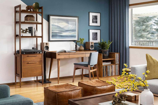 Smart Ideas for Putting a Desk in a Living Room