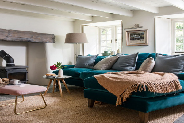 Teal living room ideas – warm up your lounge with this vibrant hue