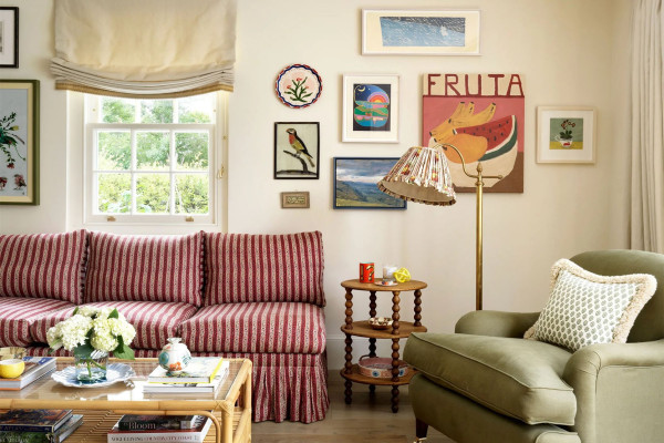 A Bold Harmony: Decorating With A Red And Green Living Room