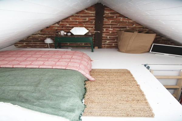 Tiny Attic Bedroom Design