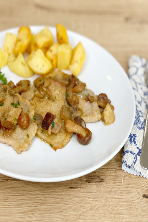 Veal escalopes with Mushroom easy recipe - Mamma Mia che Buono